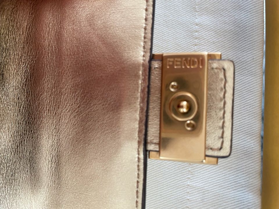 FENDI Trifold Baguette Portemonnaie in Berlin