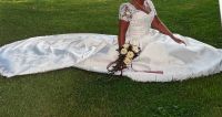 Brautkleid Hochzeitskleid mit Spitze und Perlen Gr 40 Nordrhein-Westfalen - Düren Vorschau