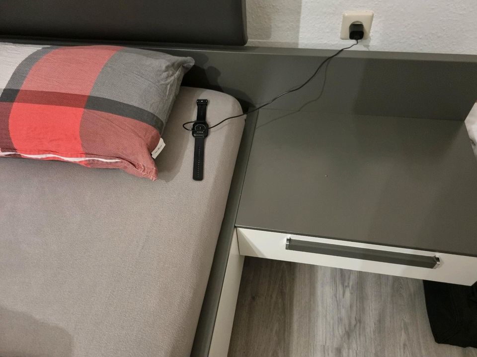 Ehebett mit integrierten Schubladen bds.+LED+Lattenrost+Matratzen in Herrenberg