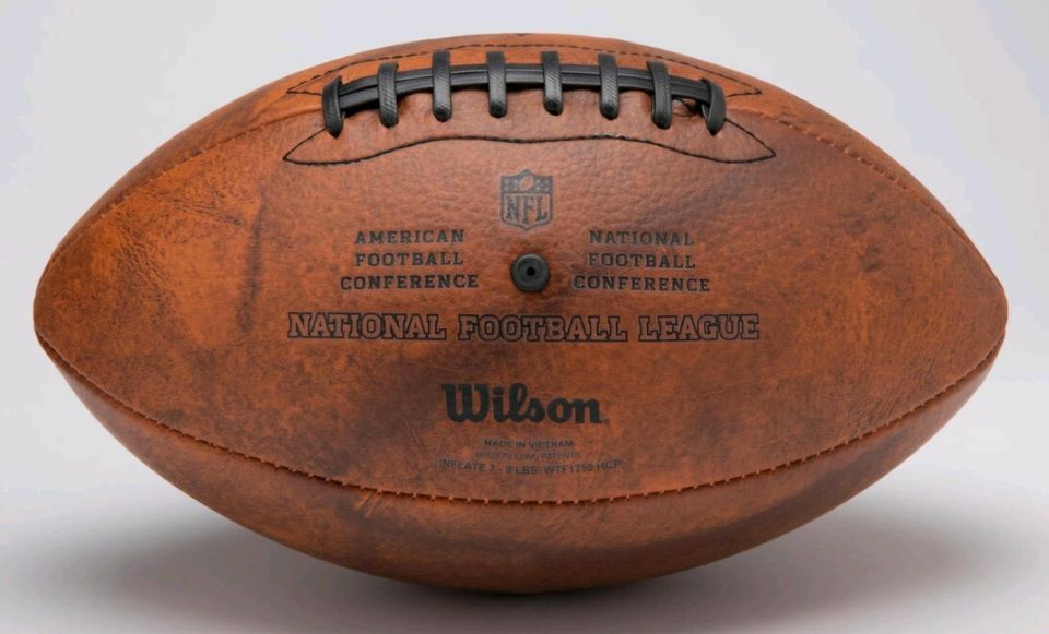 Wilson American  Football Throwback Replica in Wülfrath