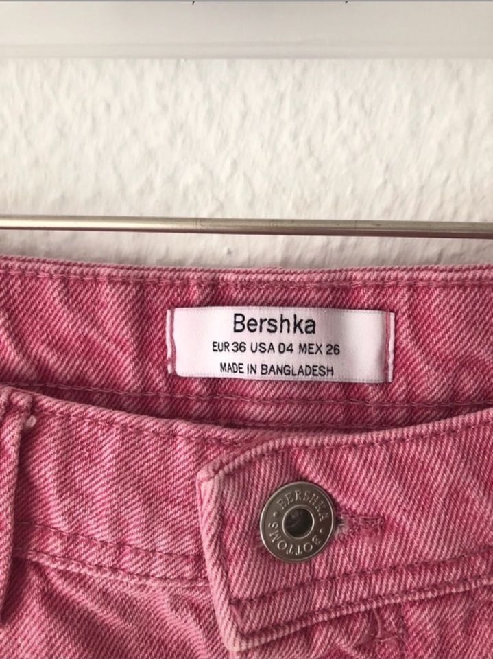 Bershka Shorts kurze Hose in Backnang