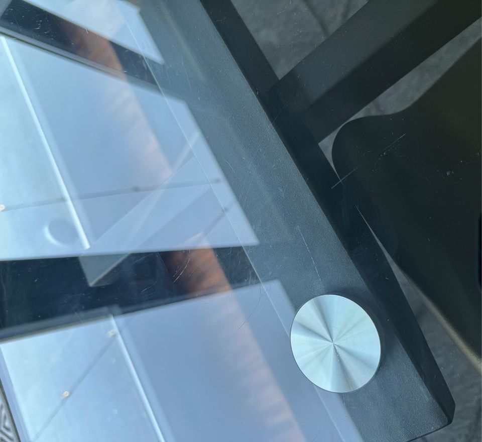 Tisch mit Glasplatte, Maße 1,80x0,90 in Leverkusen