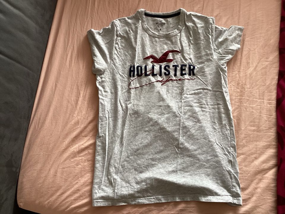 Ich biete ein T-Shirt an von Hollister in Heiligenhaus