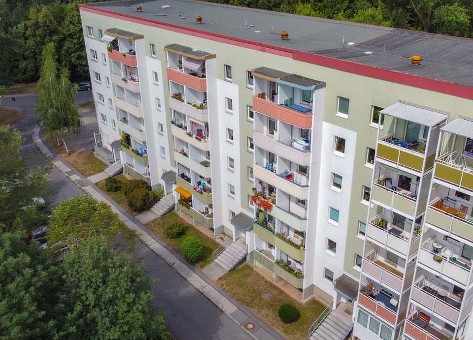 großzügig umgebaute 2-Raum mit Einbauküche + Sonnenbalkon in grüner Stadtrandlage! in Chemnitz