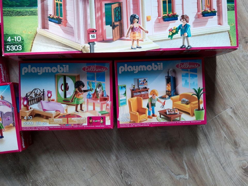 Playmobil Romantisches Puppenhaus mit Beleuchtung und Einrichtung in Weyhe