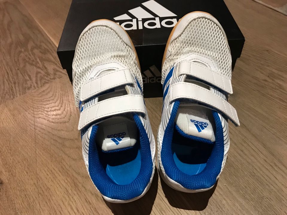 Adidas AltaRun CF K weiß blau Gr. 31 - Hallenschuhe / Sportschuhe in  Hamburg-Nord - Hamburg Winterhude | Gebrauchte Kinderschuhe Größe 31 kaufen  | eBay Kleinanzeigen ist jetzt Kleinanzeigen