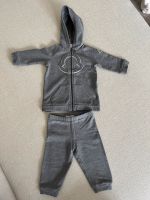 Moncler Jogginganzug grau 6-9 Monate 68 cm München - Trudering-Riem Vorschau