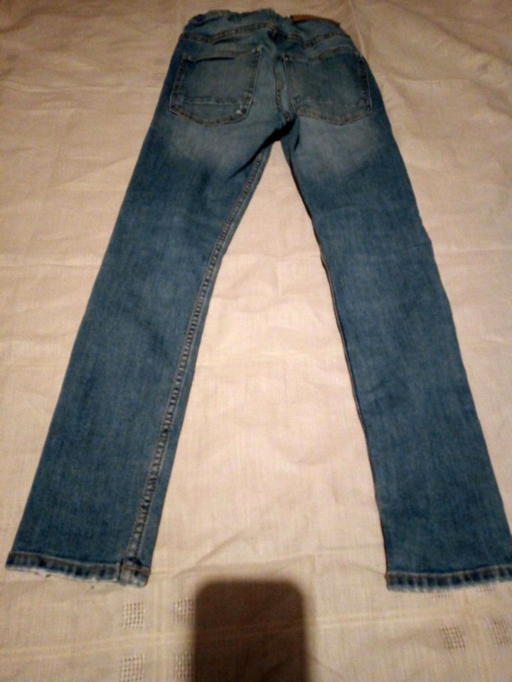 Jeans, Cordhose.... Größe 140 in Weitersborn