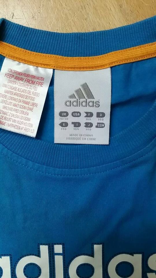 Adidas t-shirt orginal in Frankfurt am Main