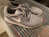 Nike sneakers Schuhe guter Zustand 40 Berlin - Marzahn Vorschau