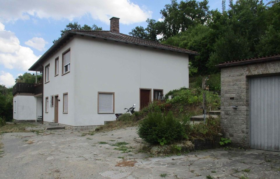 2 FMH mit großem Grundstück und Fernblick in Ochsenfurt