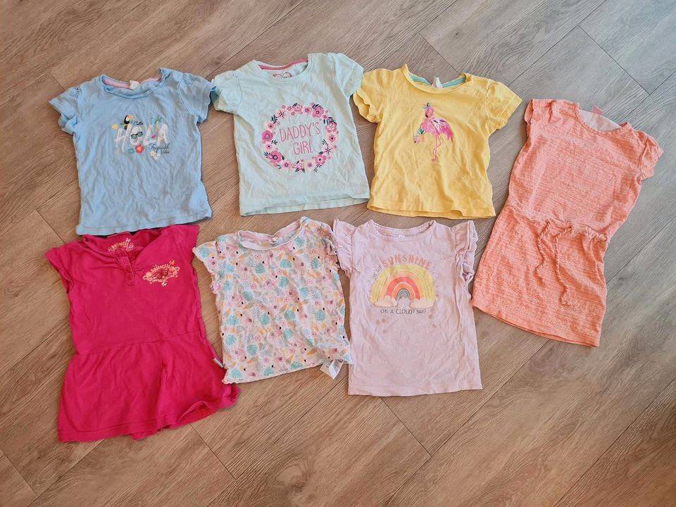 Shirts 98/104 Mädchen Kurzarm Sommer T-Shirts Kleider Set Paket in Bergheim