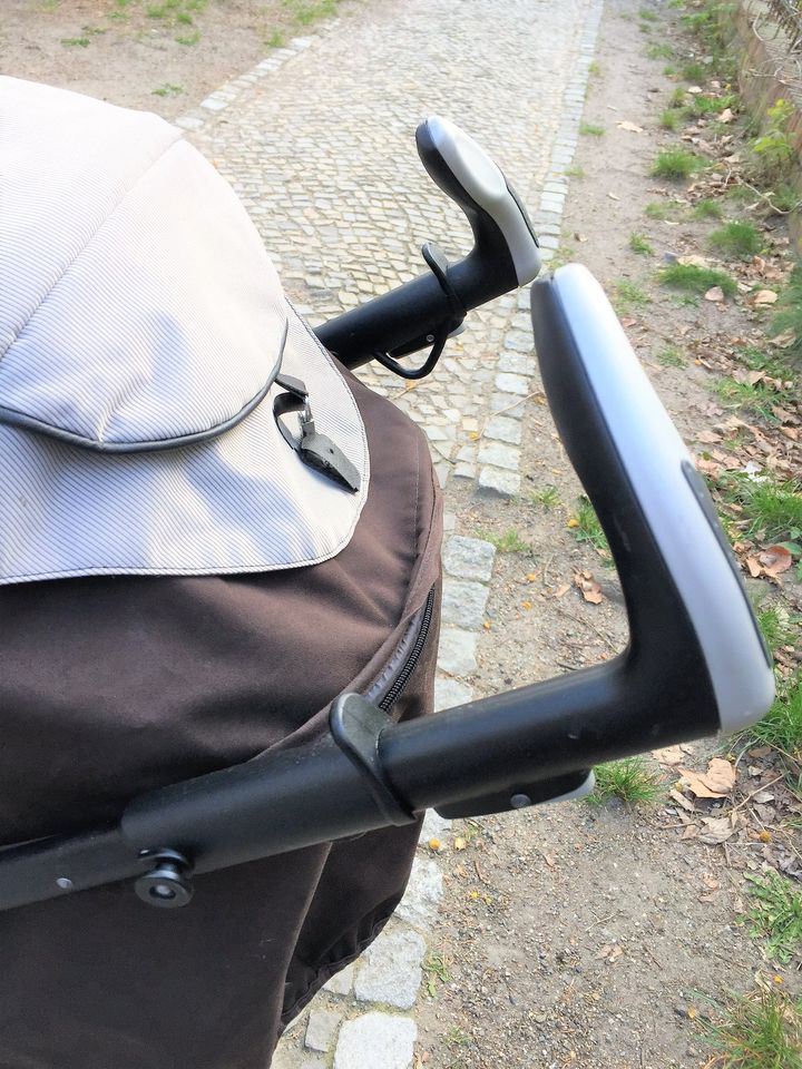 Peg Perego Pliko Compact Buggy Regenschutz Wickeltasche top Mokka in Berlin