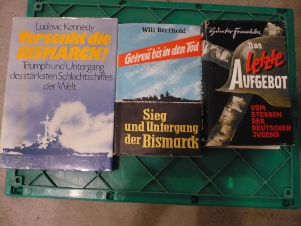 Bücher 1 + 2 Weltkrieg , habe auch Bierkrüge in meinen  Anzeigen in Münchberg