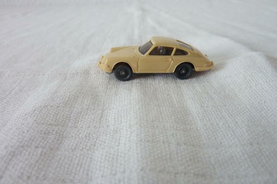 Porsche 911C beige, Wiking 1:87 in Plochingen