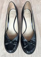 CLARKS Pumps Leder mit dezenter Schleife in schwarz, Größe 41 Brandenburg - Cottbus Vorschau