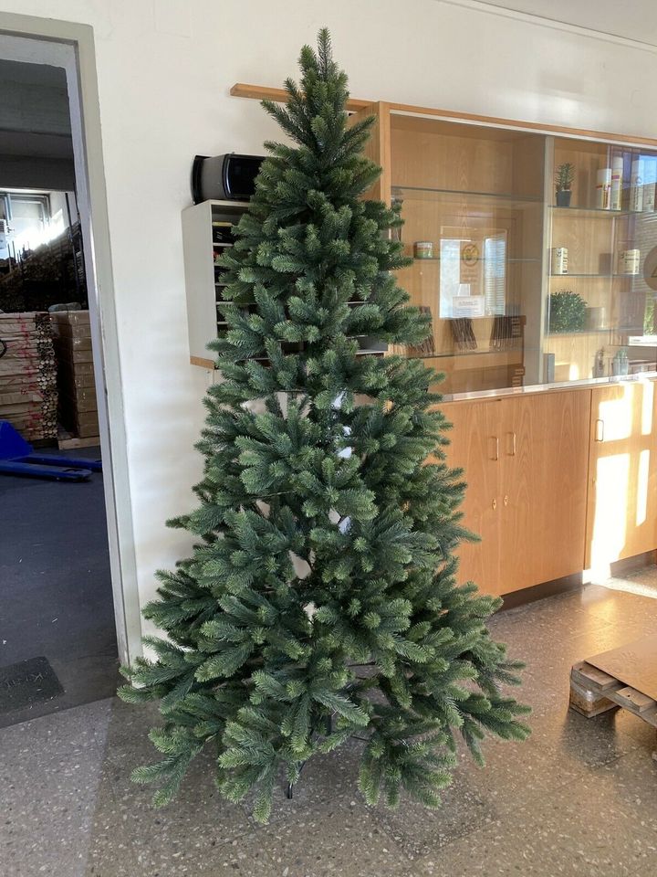 Künstlicher Weihnachtsbaum 210cm mit Spritzguss Nadeln #KPDI9023 in Jettenbach