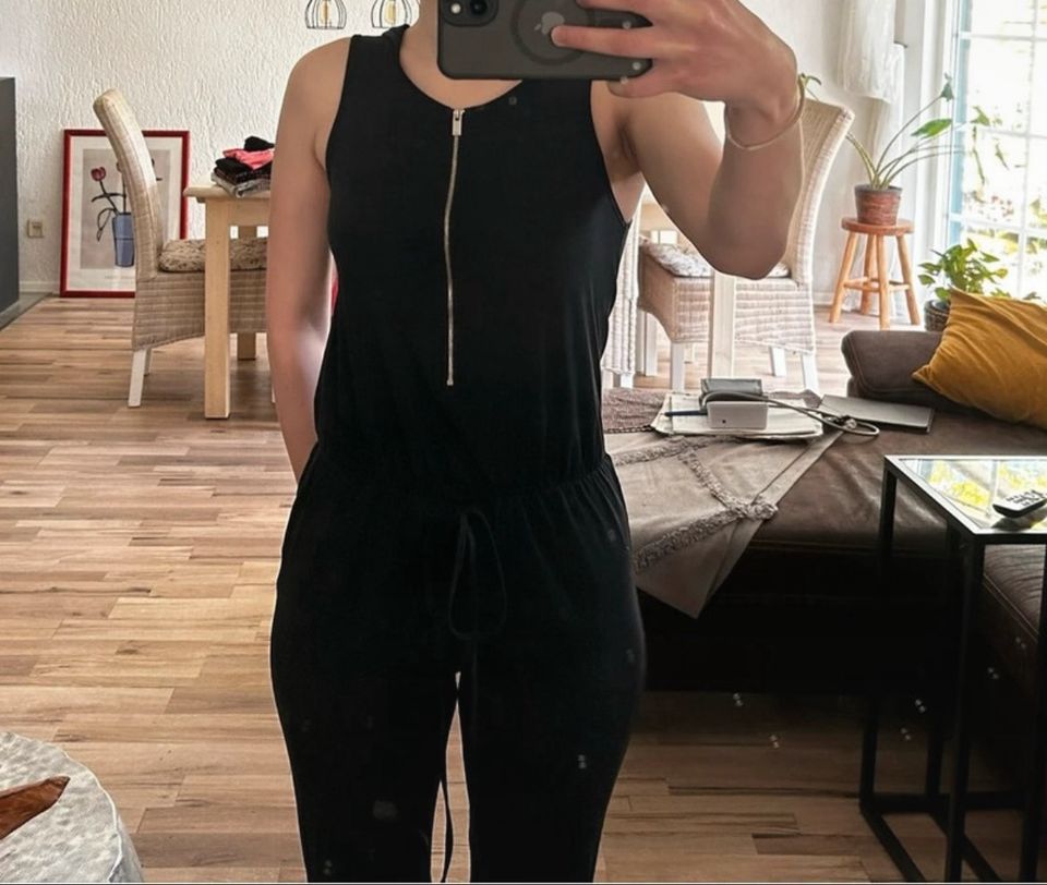 Biete Jumpsuit in Borkwalde