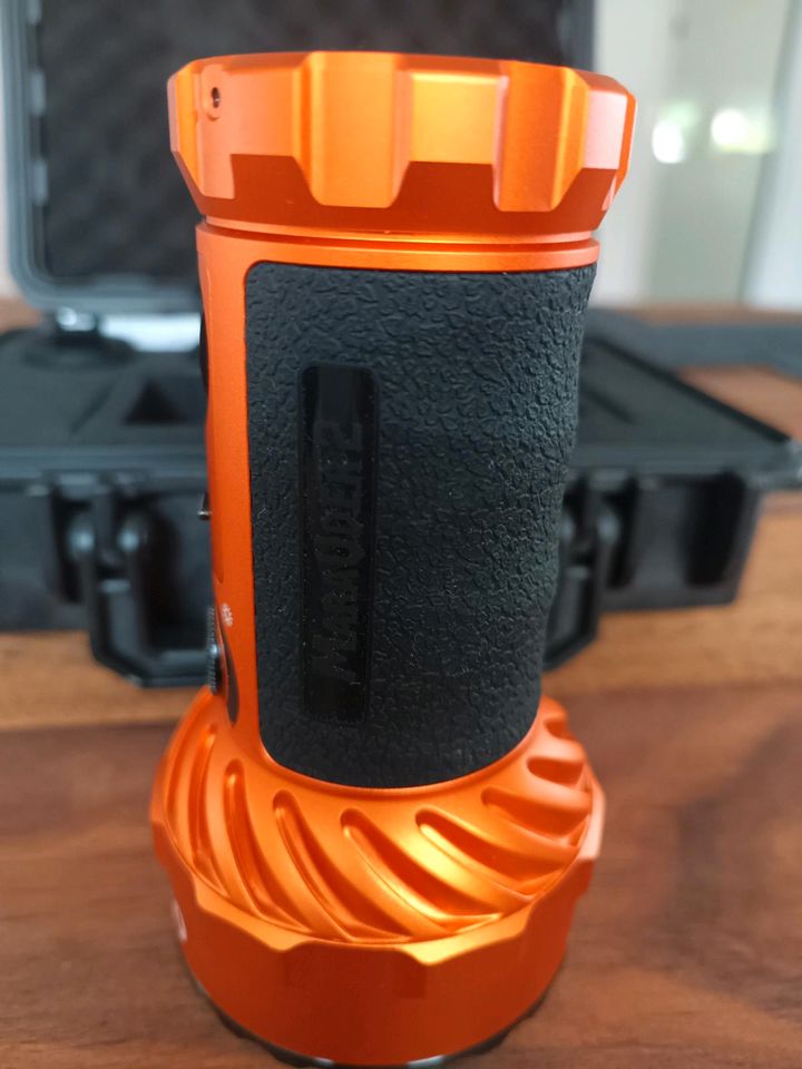 Olight Marauder 2 SONDEREDITION Orange mit CASE 14000LM in Köln