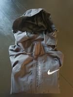 Nike Windbreacker mit trennbarer Kapuze, Gr M/L, NEU!!!! Hessen - Kronberg im Taunus Vorschau