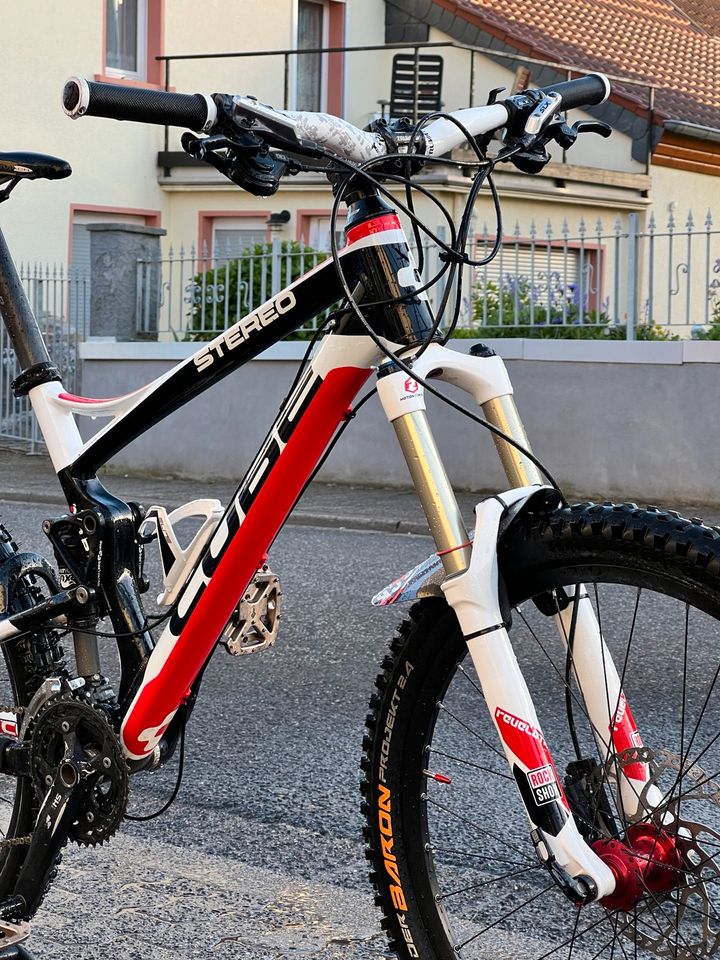Cube Stereo 160 HPA Fully + MTB Stand in Weiskirchen