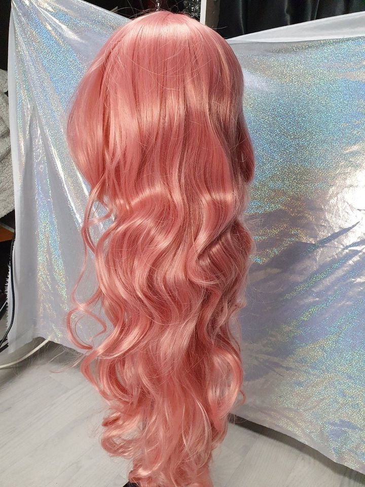 Perücke Wig Rosa Anime Manga Cosplay gewellt in Duisburg