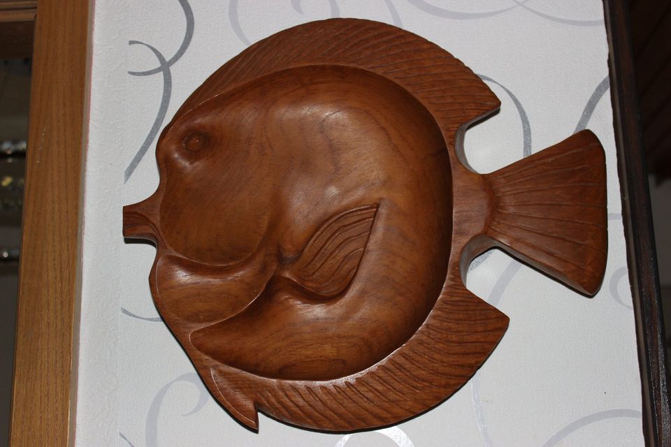 Teak Schale Wandschmuck massiv Fisch 60er Jahre Mid Century in Burgheim