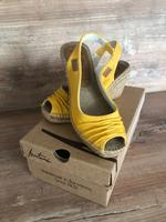 Peeptoe Sandaletten Gr. 35, gelb, Keilabsatz, neu Baden-Württemberg - Bad Dürrheim Vorschau