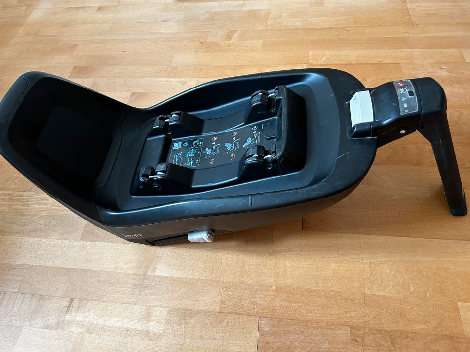 Maxi Cosi Pebble Plus und 2wayFix Isofix Basisstaion in Eichenau