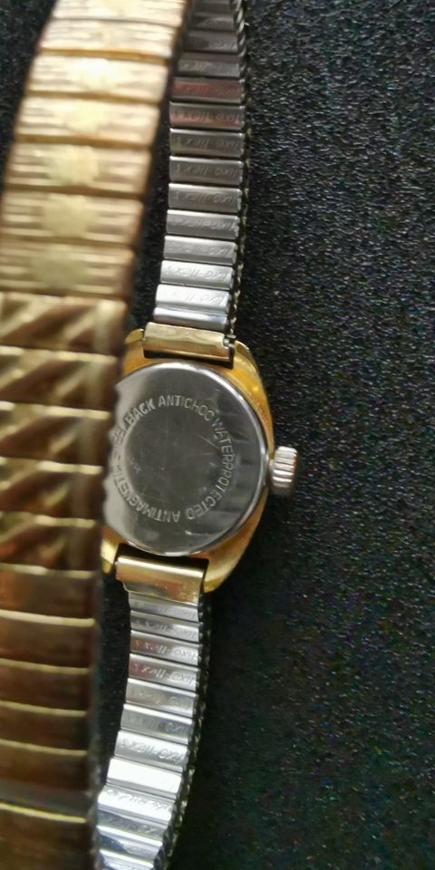 Damen-Stretch-Armbanduhr manuell  aufziehbar in Düsseldorf