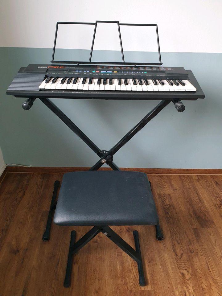 Yamaha Keyboard PSR-2 mit Ständer und Hocker in Freiburg im Breisgau