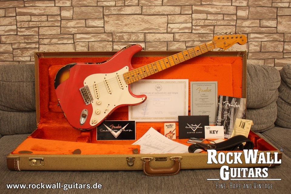 ✅   Fender Stratocaster 57 Custom Shop Fiesta Red over Sunburst in Centrum