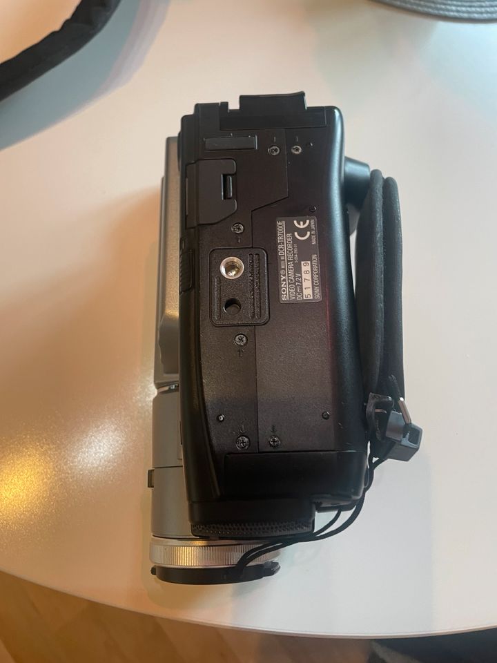 Sony Handycam DCR-TR7000E Digital8 Camcorder - Video8 Hi8 in Abtsteinach