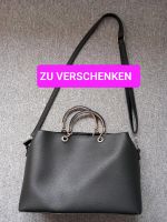 Schwarze Handtasche zu verschenken Bayern - Buttenheim Vorschau