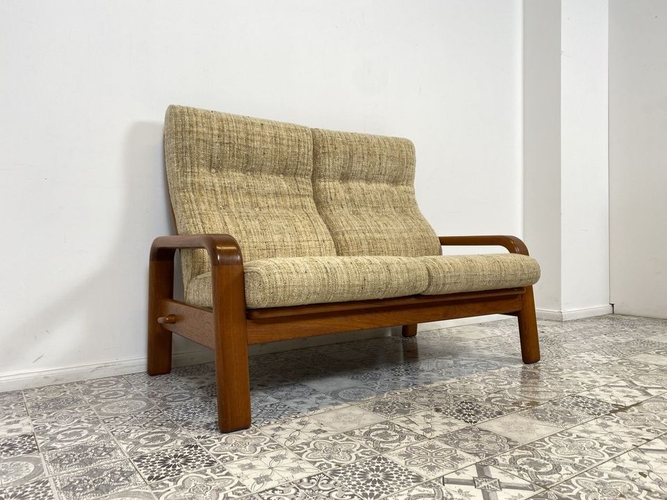 WMK Hochwertiges und sehr gut erhaltenes skandinavisches Designersofa von HS Design mit edlem Teakholz Rahmen und feinem Wollbezug # Sofa Couch 2er 2-Sitzer Teak Danish Design Mid-Century Vintage in Berlin