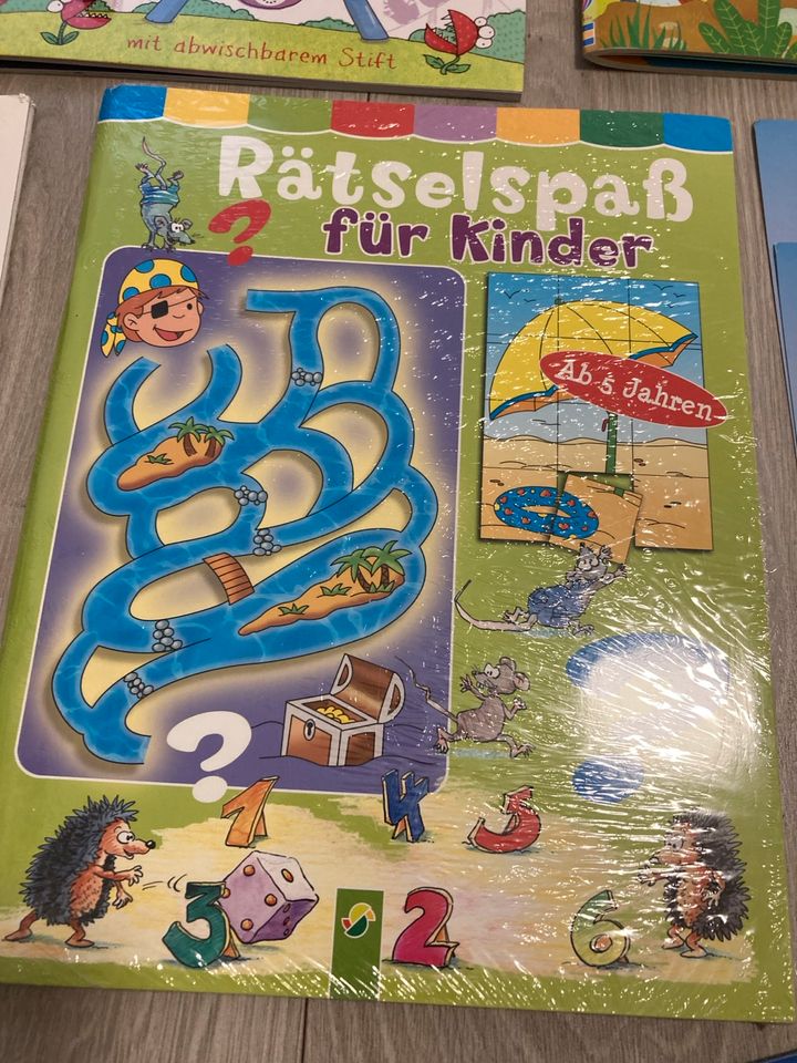 Kinder Rätsel Wissen Sticker Vorschule Wisch und Weg Bücher in Bad Aibling