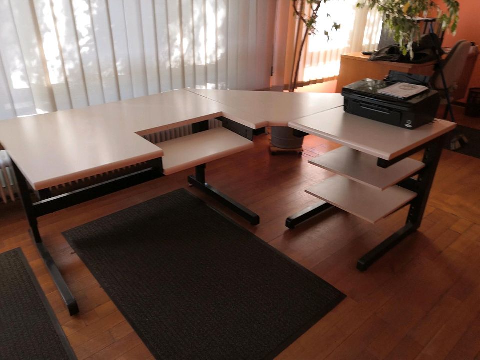 Eck-Schreibtisch, Computer-Arbeitsplatz, Winkel - Kombination in Weilmünster