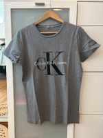 Herren Calvin Klein T-Shirt Aufdruck grau Gr. M Bayern - Großkarolinenfeld Vorschau