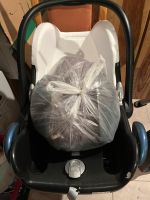 UNFALLFREI: MAXI COSI FAMILY FIX Babyschale mit Easyfix Basis Bayern - Neuching Vorschau