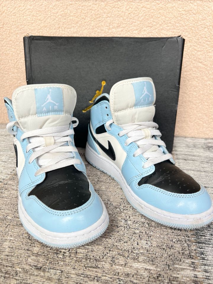 Nike Air Jordan 1 Mid GS Ice Blue Black Sail White 38 in Duisburg