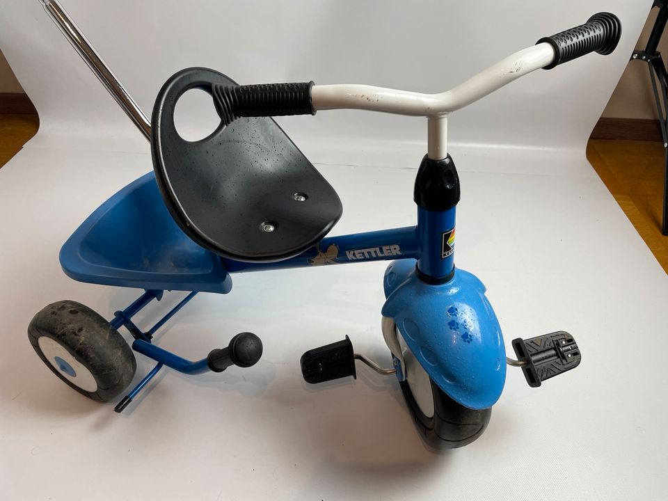 Dreirad Kettler in Blau, mit Schiebestange und Bremse in Keltern