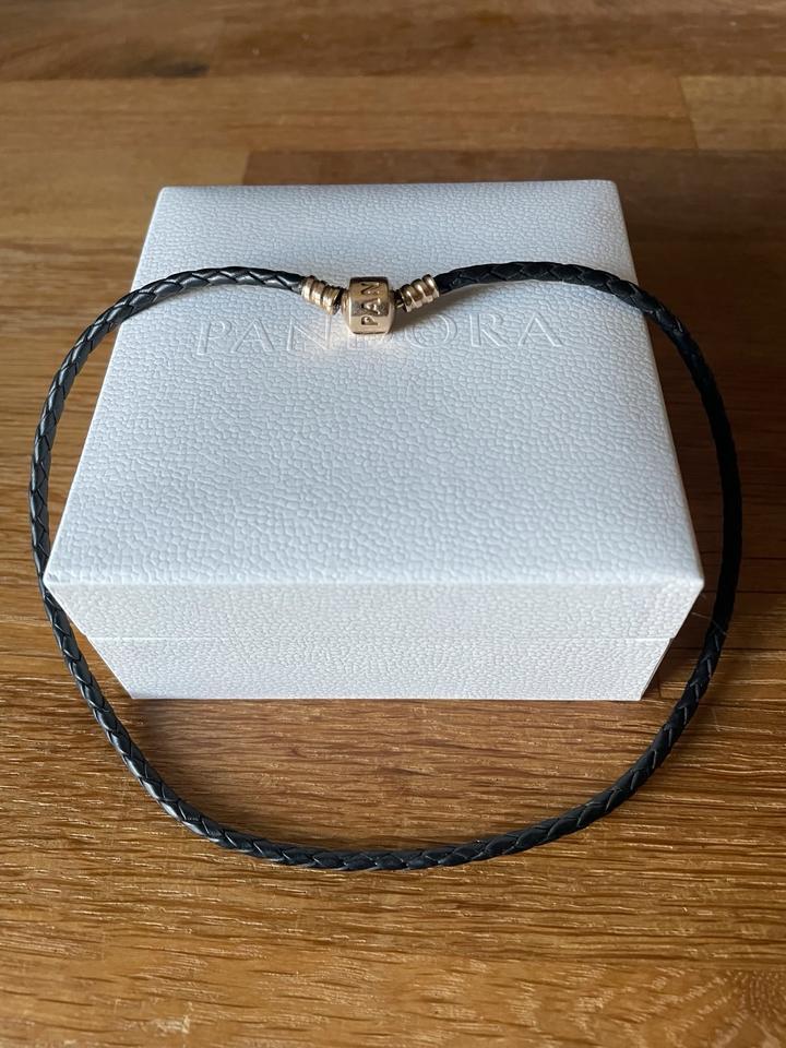 Pandora Lederarmband schwarz mit 585 Goldverschluss ca. 38 cm in Wohlenhagen