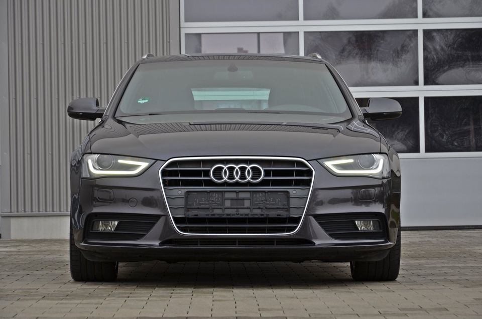 Audi A4 1.8 TFSI S-line / Xenon / Leder / Navigation / Euro 6 in Alsfeld