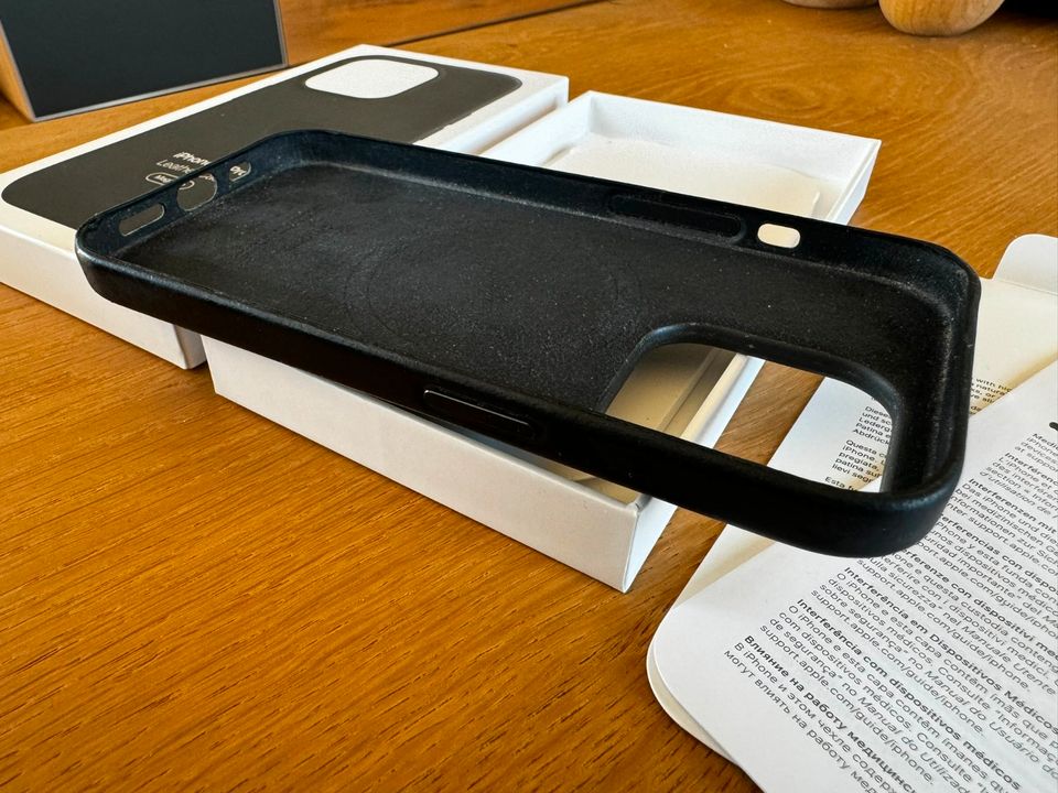 ORIGINAL Apple Leder Case mit MagSafe (iPhone 14 Pro) Mitternacht in Hilzingen