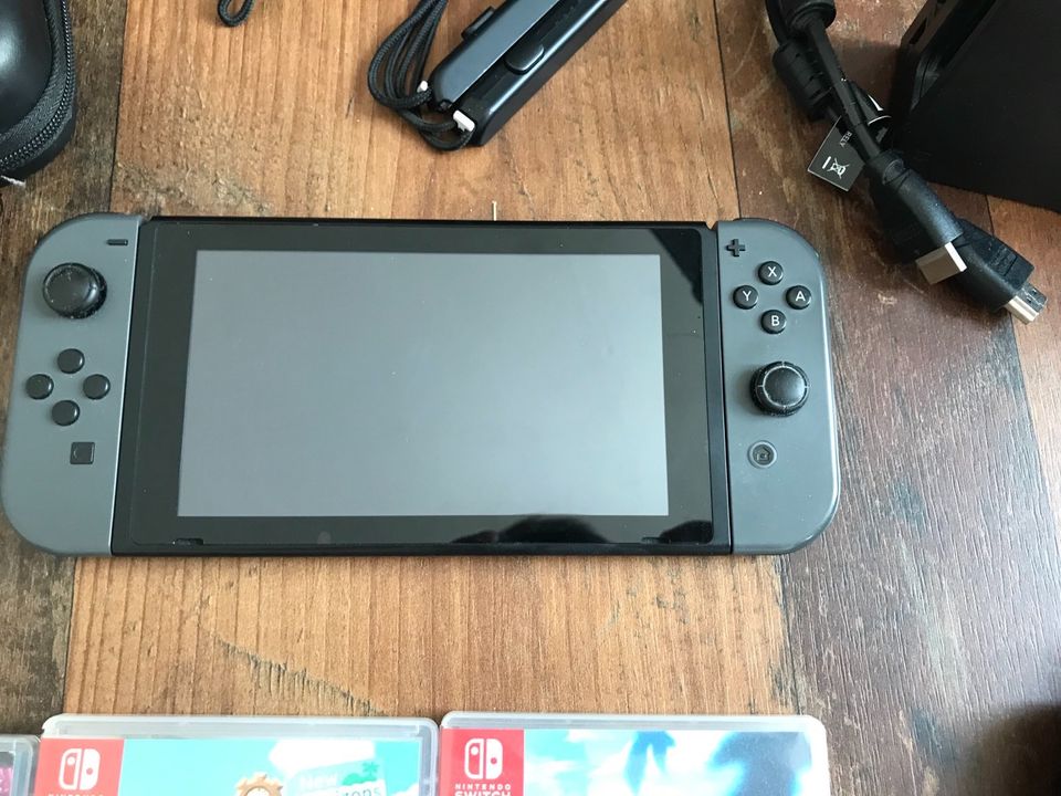 Nintendo Switch (inkl. 3 Spiele) in Aalen