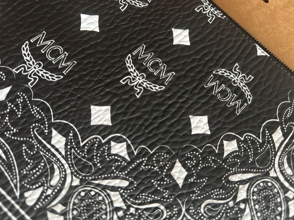 Neue MCM Tasche für das Handgelenk Originalverpackt in Lich