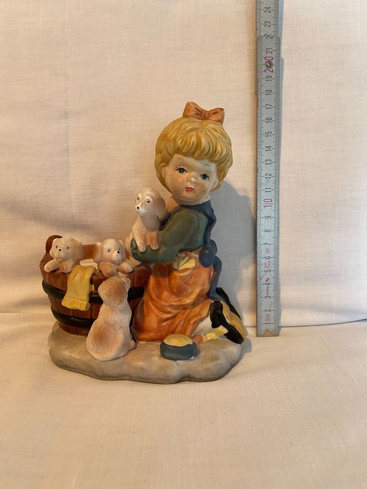 Porzellan Mädchen mit Hunden Figur Vintage ca 1990 Sammelfigur in Leipzig