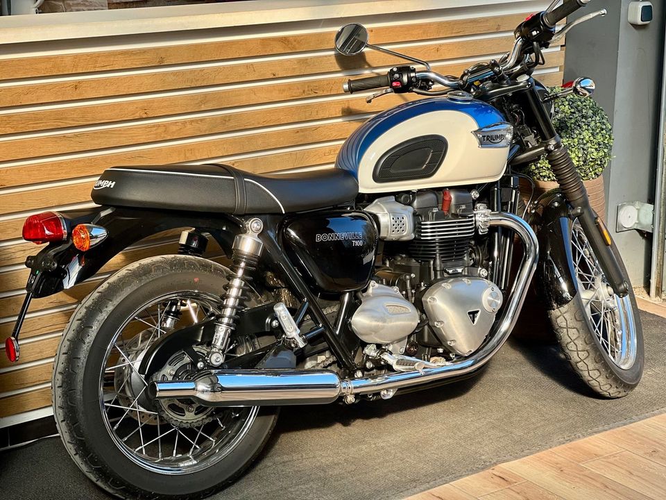 Triumph Bonneville T100/ 2 Hand/Tüv Neu in Wuppertal