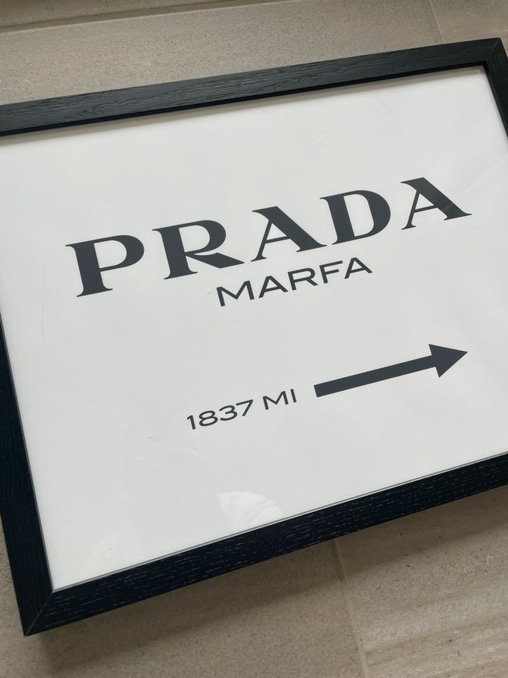 Prada Marfa Poster mit Rahmen in Baden-Württemberg - Müllheim | eBay  Kleinanzeigen ist jetzt Kleinanzeigen