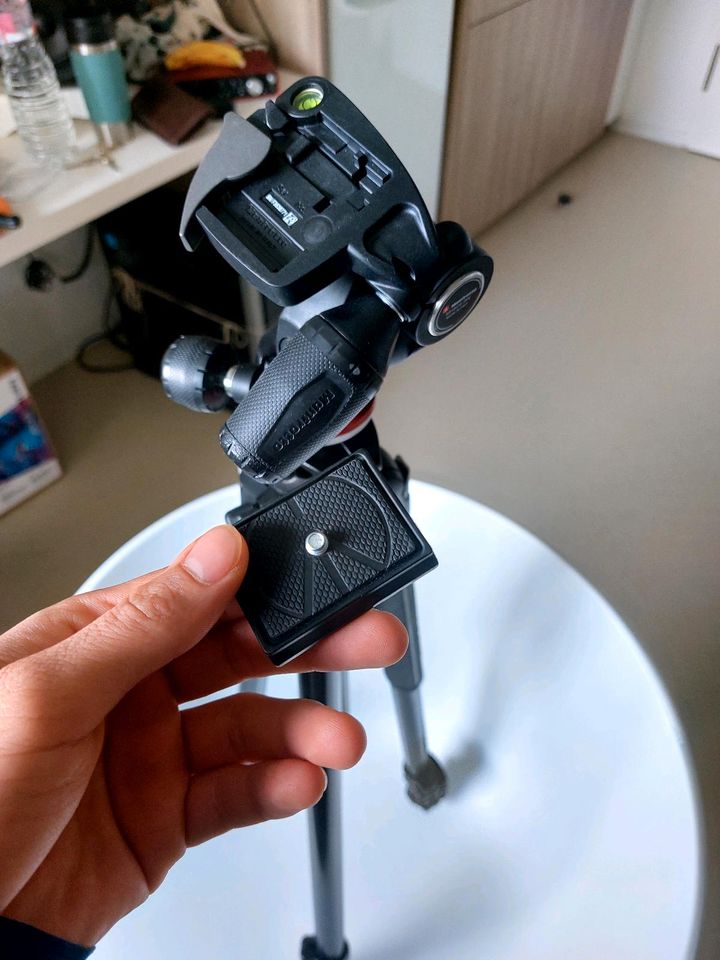 MANFROTTO MK290DUA3-3W Dreibein Stativ, Schwarz, Höhe offen bis 5 in Heidelberg